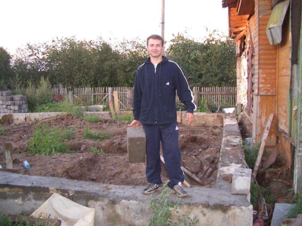Первый кирпич